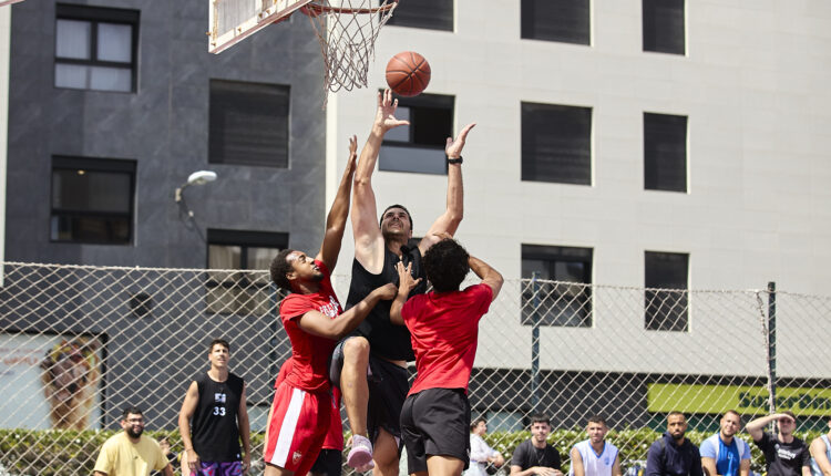 Ale Machín haciendo una canasta - StreetFlavour - 3COM Squad