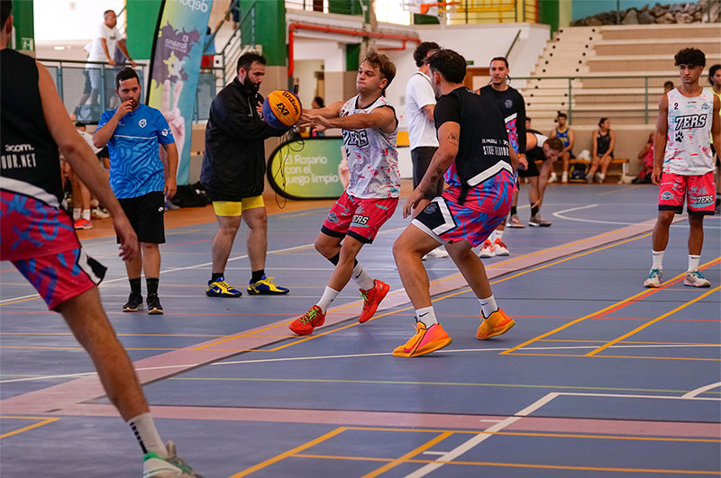 Jugadores de StreetFlavour en el 3x3 de El Rosario - 3COM Squad