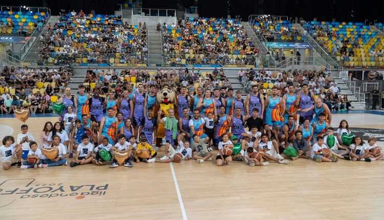 Jugadores de baloncesto en un evento solidario - StreetFlavour - 3COM Squad