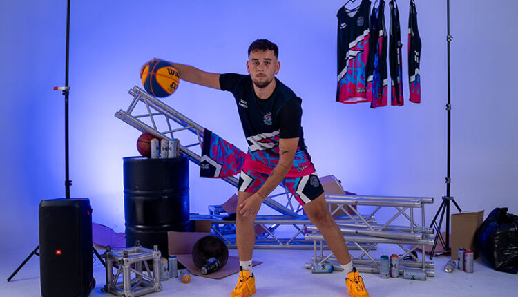 Jugadores posando con la nueva equipación de The Las Flavour - Street Flavour - 3COM Squad