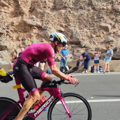 Jonay García González en bicicleta