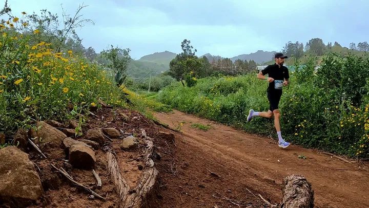 Ayoze Almeida en la XIV Circular Extrema de Moya corriendo